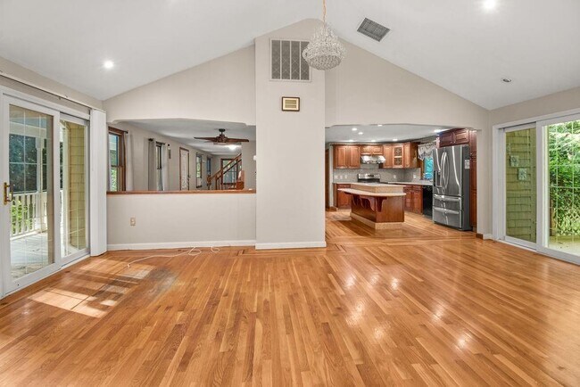 Building Photo - 2075 Division Rd