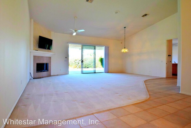 Building Photo - 4 Mission Palms W