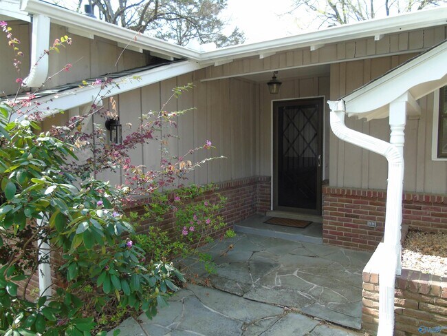 Foto del edificio - 2504 Maysville Cir NE