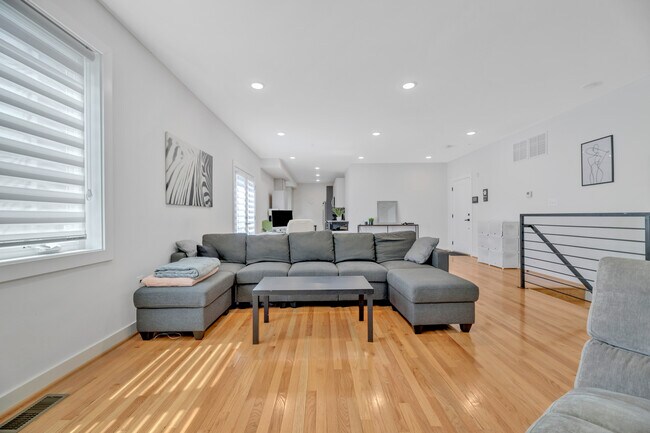 Foto del edificio - 1416 22nd St SE