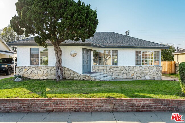 Building Photo - 2251 Mira Mar Ave
