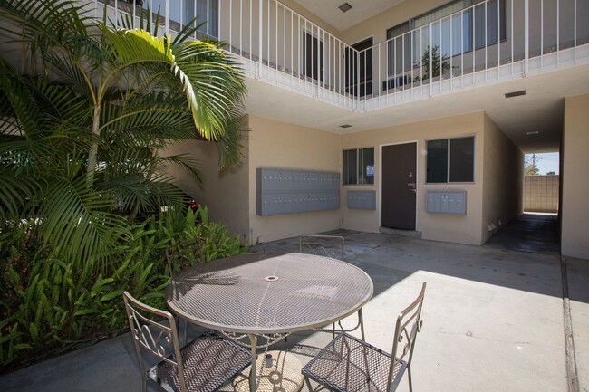 Foto del interior - LOVELY 1BED Near Valley College! -- GREAT LOCATION!!! $1,000 Deposit (OAC)