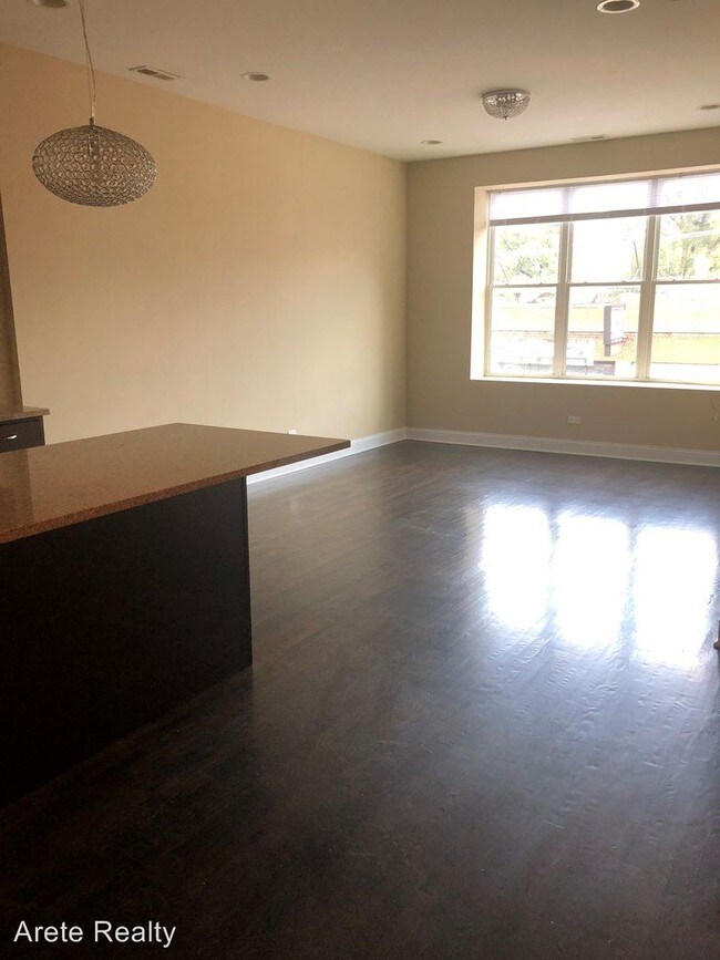 Foto del edificio - 3821 W Montrose Ave