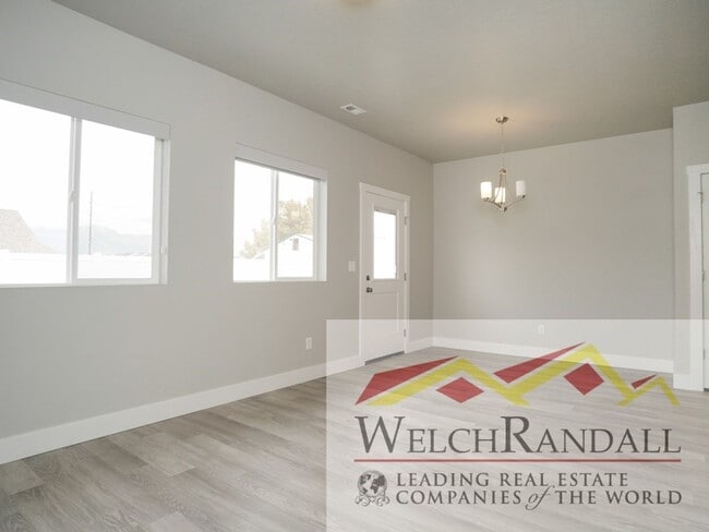 Building Photo - 3 Bed 2.5 Bath Beautiful Townhome in West ...