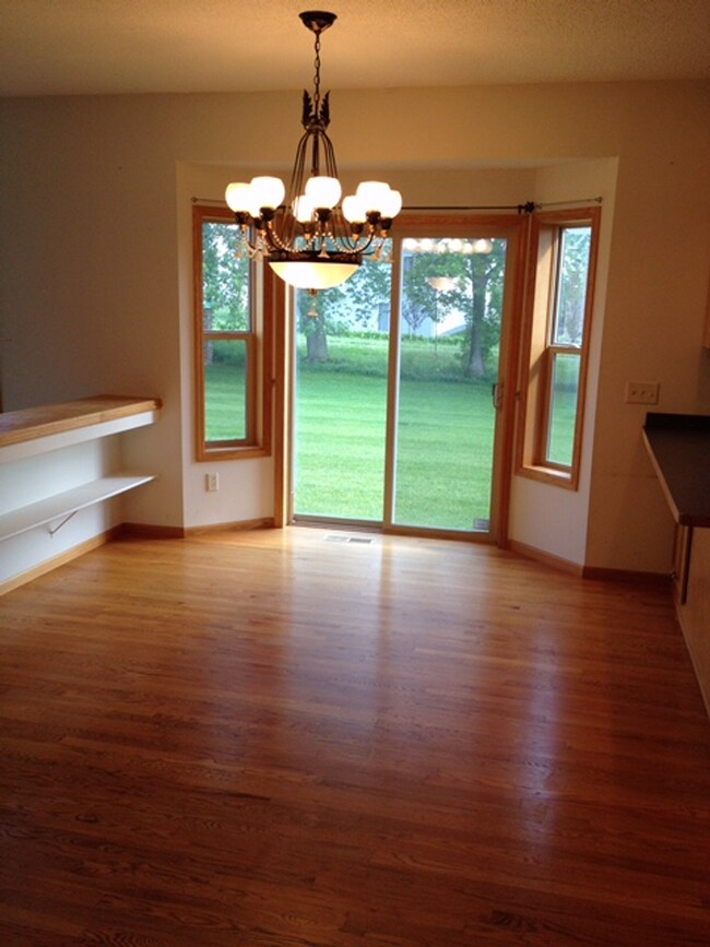 Building Photo - Spacious 2-Story in Woodbury*4 Bed/3 Bath*...