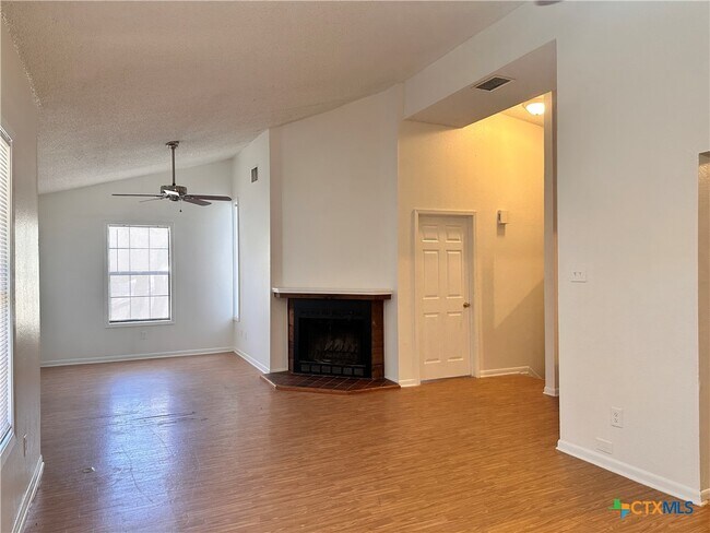 Foto del edificio - 899 Hillyer St