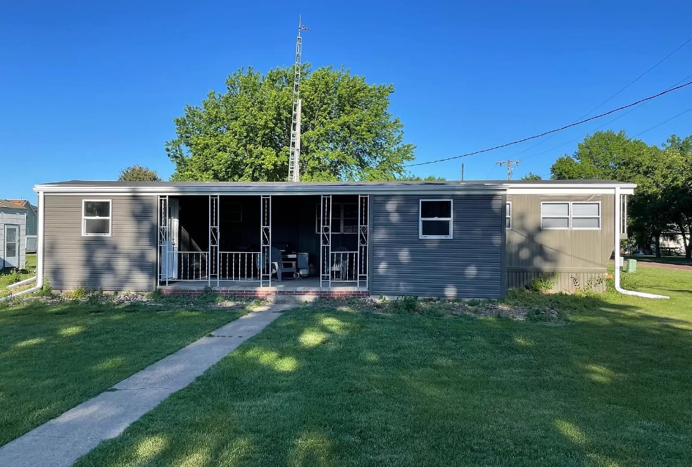 Primary Photo - 303 S Maple St