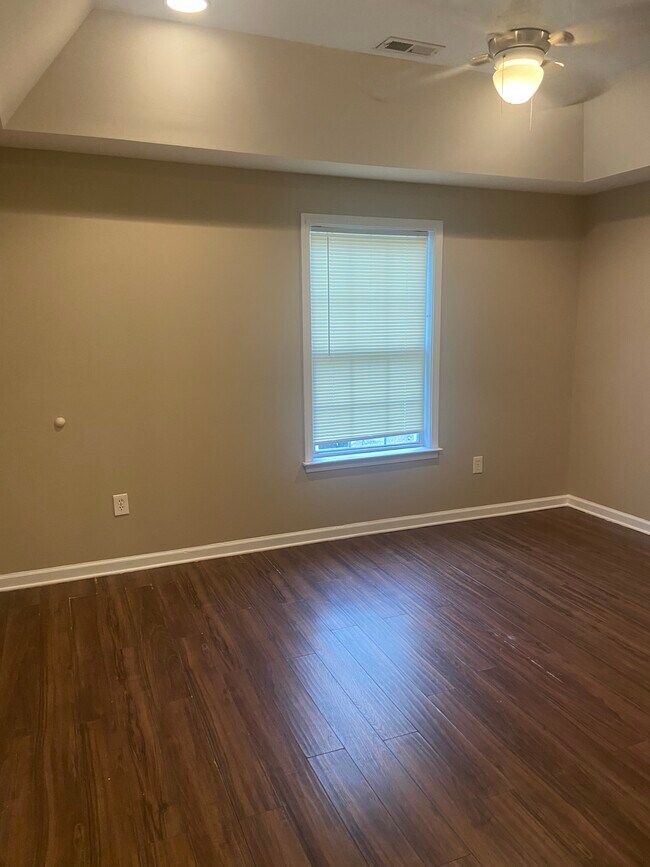 Bedroom 2 - 108 Duncan Ave