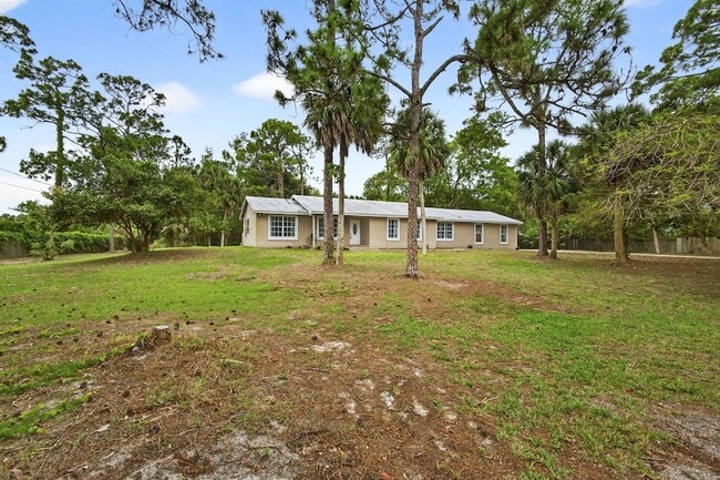 Building Photo - 16932 Okeechobee Blvd