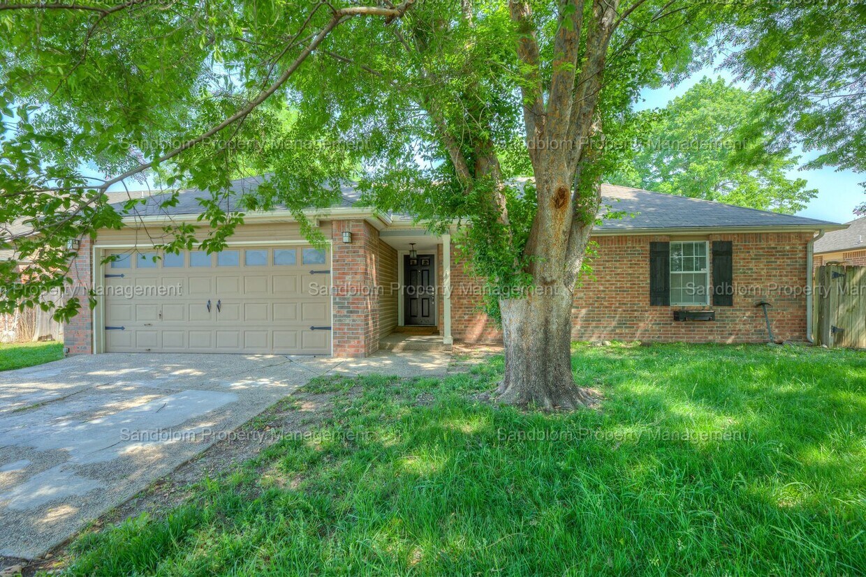 Foto principal - FOR LEASE | Owasso | $1550 Rent | 3 Bed, 2...