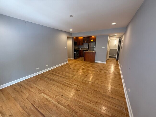 Foto del edificio - 6954 N Greenview Ave