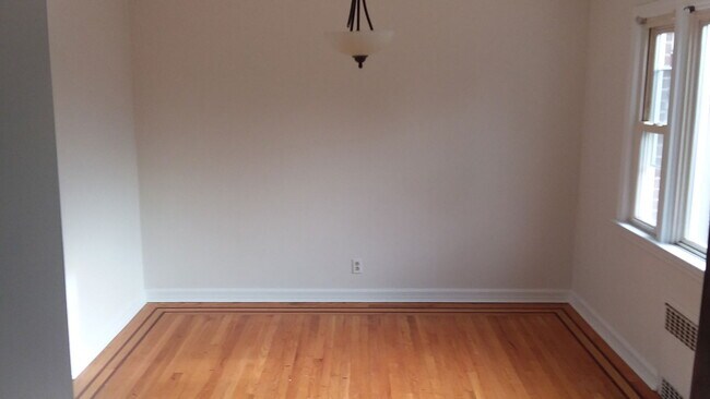 Foto del edificio - 260 Elsmere Pl