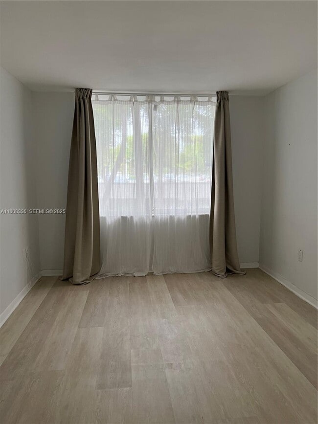 Foto del edificio - 1740 NW N River Dr