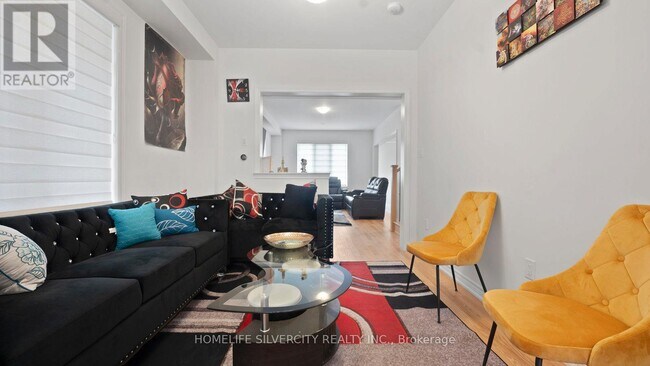 Photo du bâtiment - 102 Strickland Ave