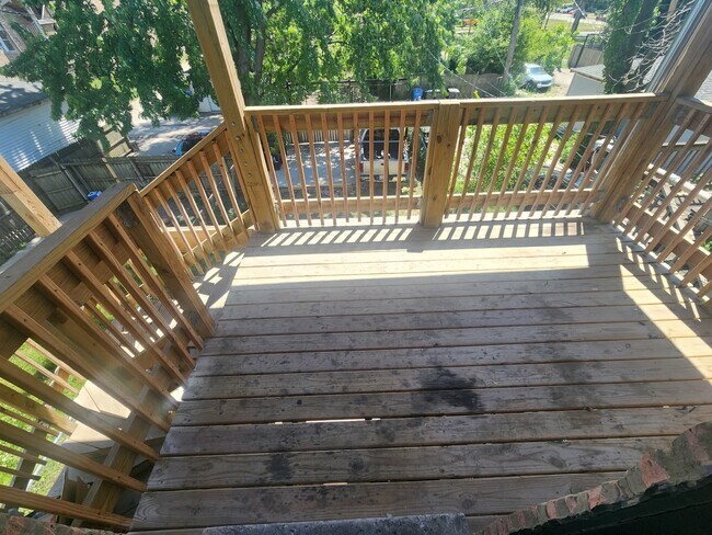 Building Photo - 4441 W Van Buren St