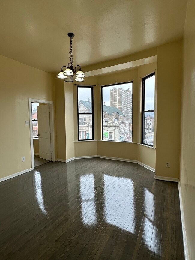 Building Photo - 3005 W Cermak Rd