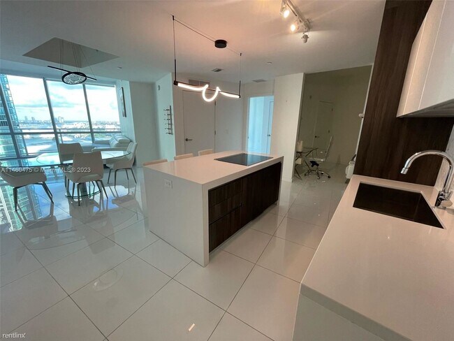 Building Photo - 2 br, 3 bath Condo - 851 NE 1st Ave Unit 2209