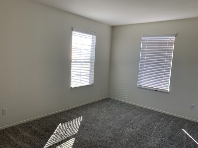 Building Photo - 30349 Village Knoll Dr
