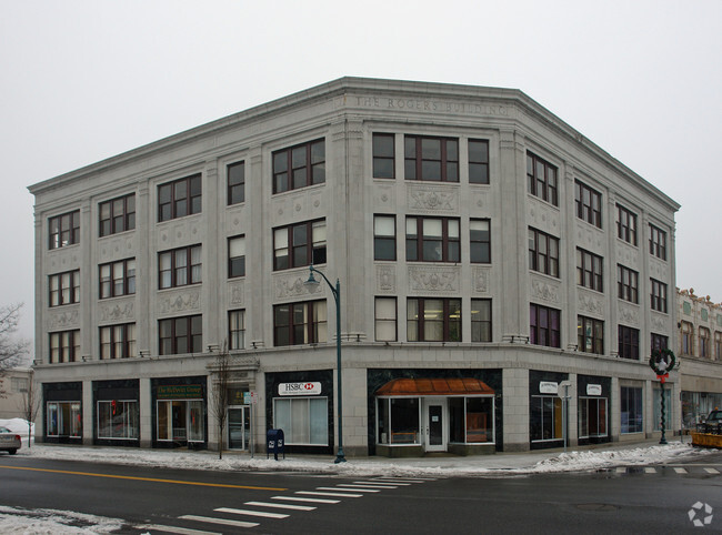 Building Photo - 21 Bay St