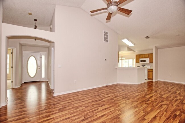 Foto del edificio - Spacious 3/2 Home For Rent in Davenport with extra Florida/Sun Room!!