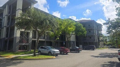 Building Photo - 2801 Riverside Dr
