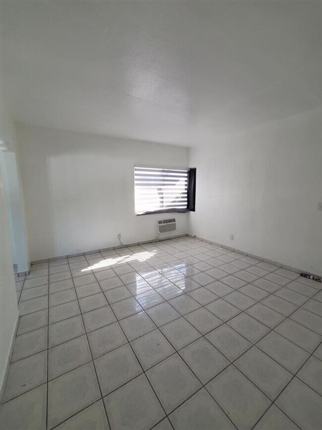 Building Photo - 965-975 Biarritz Drive