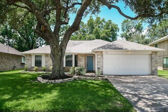 Building Photo - 2303 Old Dixie Dr