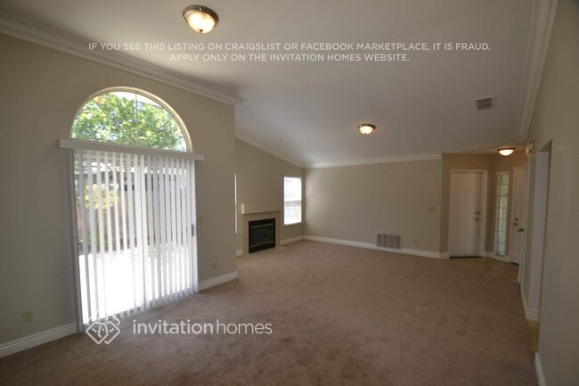 Foto del edificio - 9417 Soaring Oaks Dr
