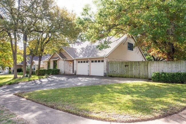Building Photo - Excellent Finish Out - Palmer/Mopac Area -...