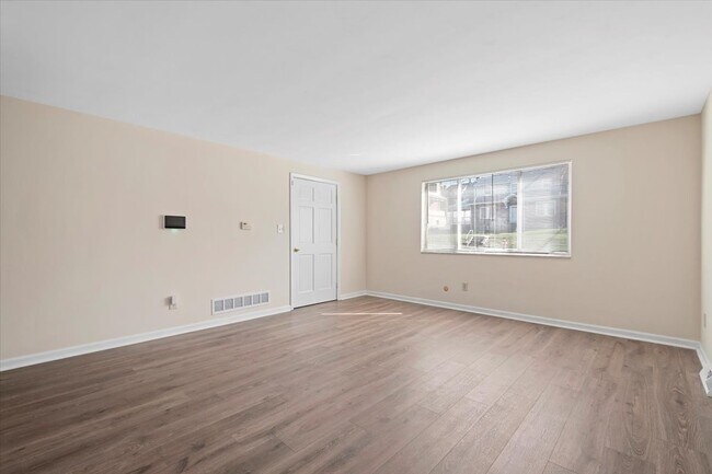 Foto del edificio - 3555 McClure Ave