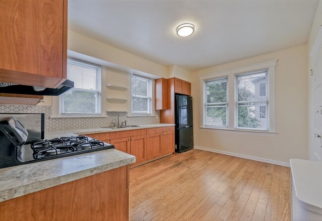 Building Photo - 26 MONTROSE Ter