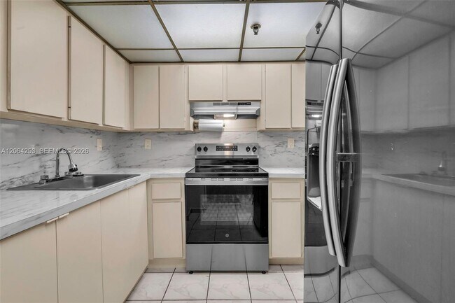 Foto del edificio - 5249 NW 7th St