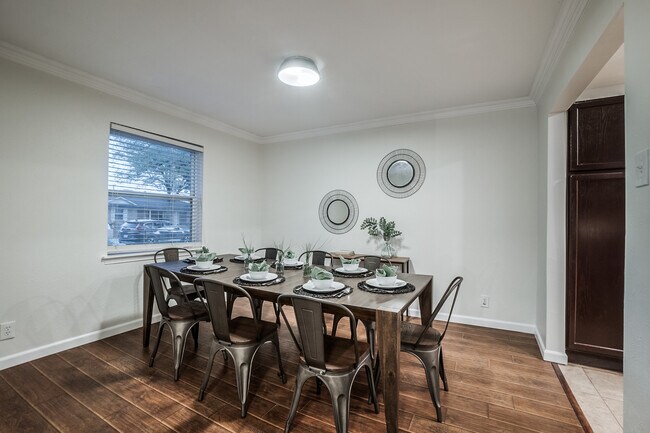 Foto del edificio - 13739 Spring Grove Ave