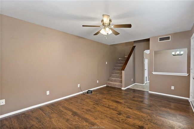 Building Photo - 2101 Barak Ln