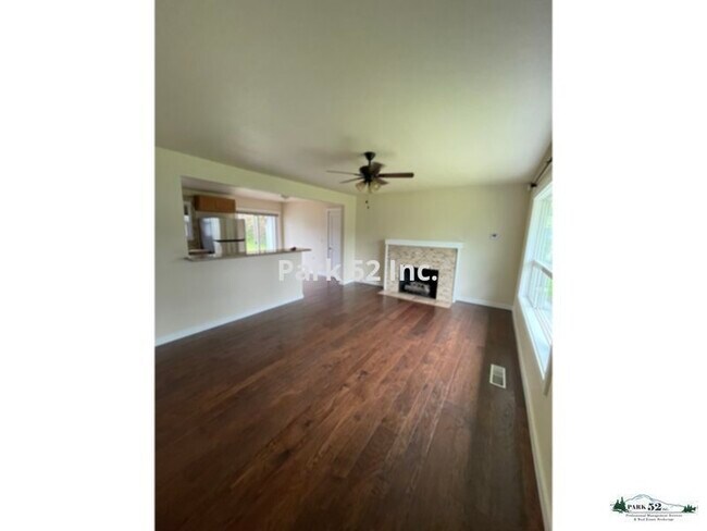 Foto del edificio - 7022 S Thompson Ave