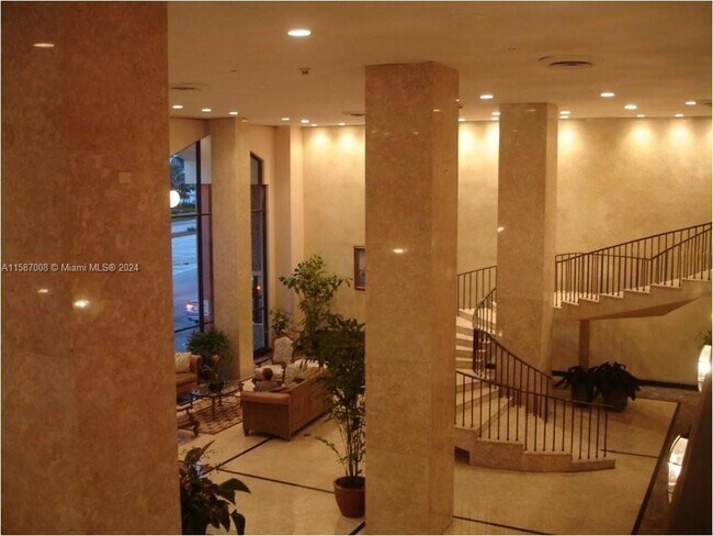 Foto del edificio - 5601 Collins Ave