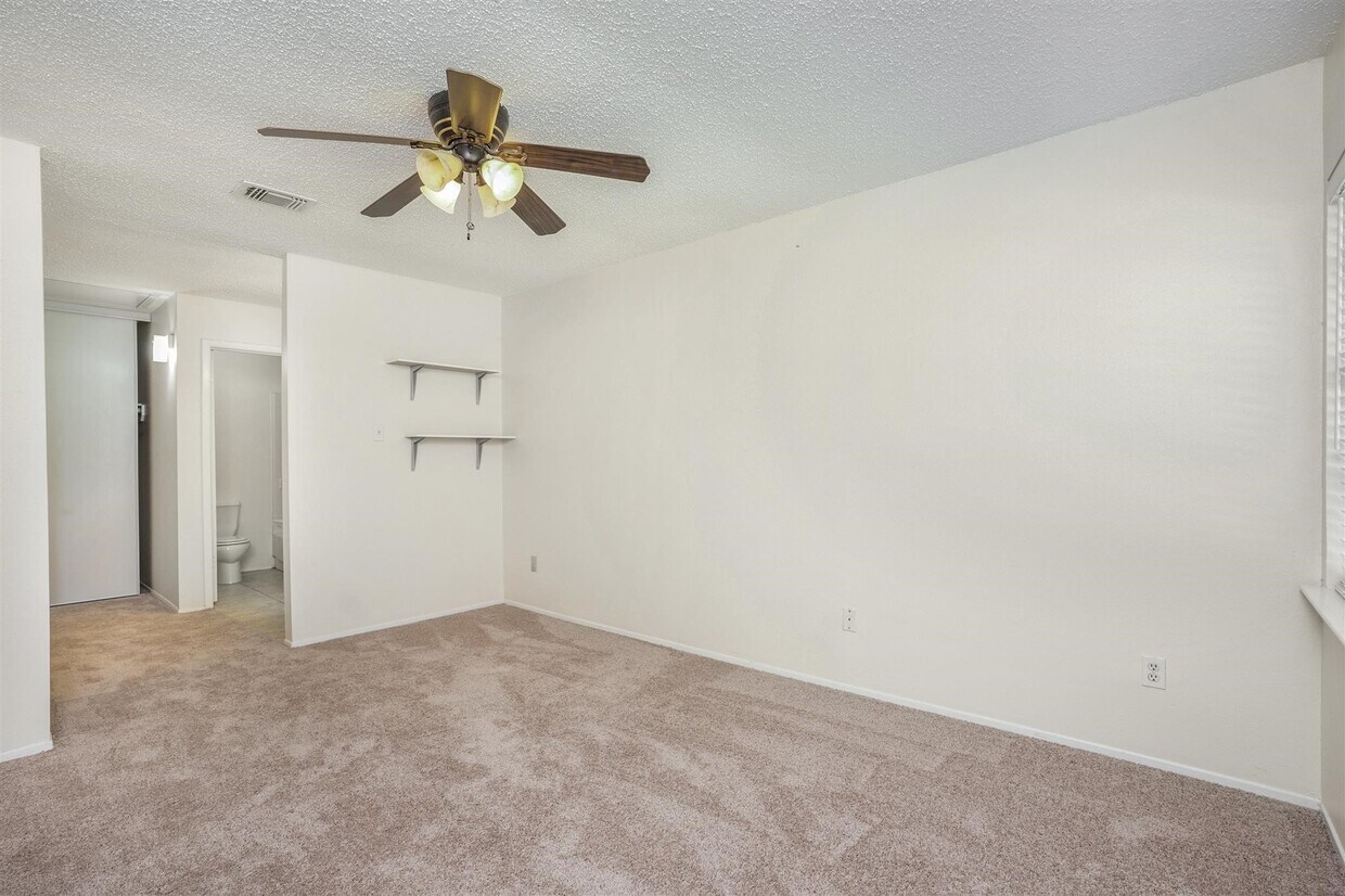 Primary Photo - 2611 Grants Lake Blvd
