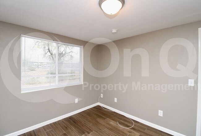 Foto del edificio - 905 N Arbor Ave
