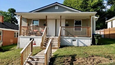 Building Photo - 903 Massey Ave