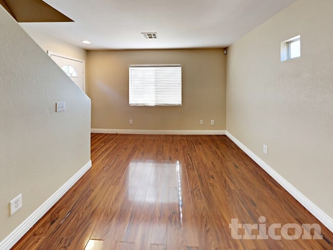 Building Photo - 5230 Shreve Ave