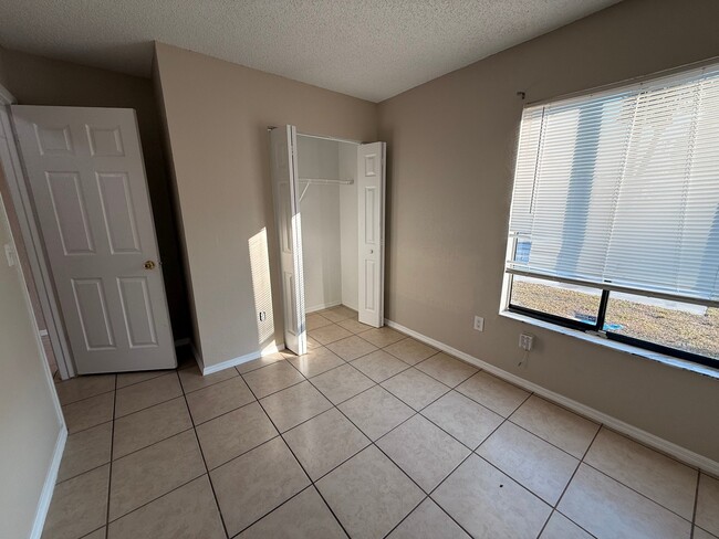 Foto del edificio - 4705 Almond Willow Dr