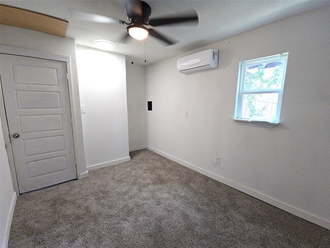 Building Photo - 9010 Linda Vista Rd