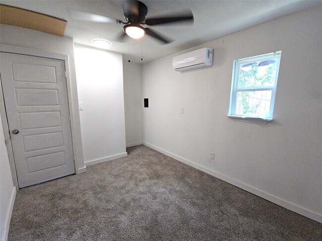 Foto del edificio - 9010 Linda Vista Rd