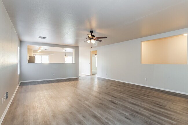 Building Photo - 4090 E Silverbell Rd