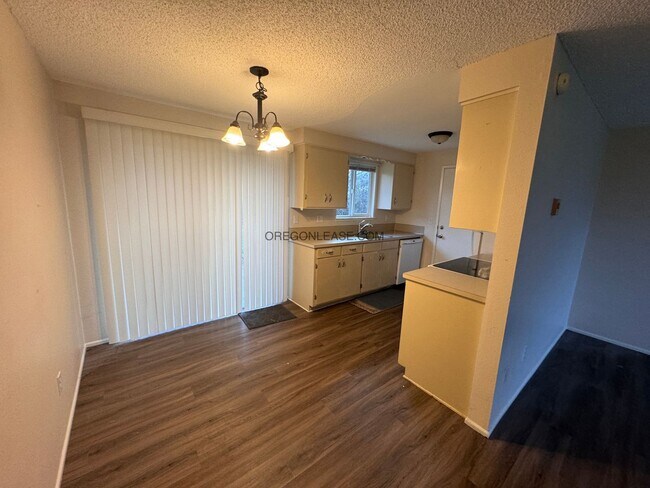 Foto del edificio - 2 bedroom West Eugene Duplex