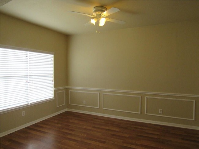 Building Photo - 9101 Woodlake Dr