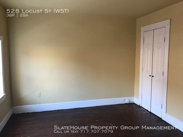 Building Photo - Large 3 bedroom house with two full bathrooms