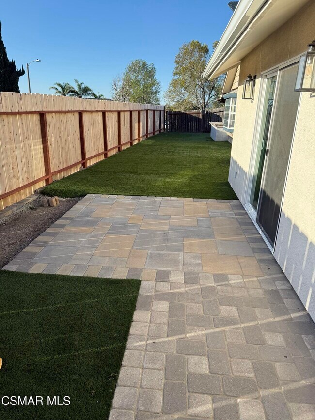 Foto del edificio - 400 N Steckel Dr