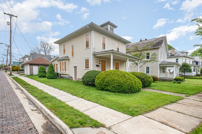 Building Photo - 601 E Gambier St