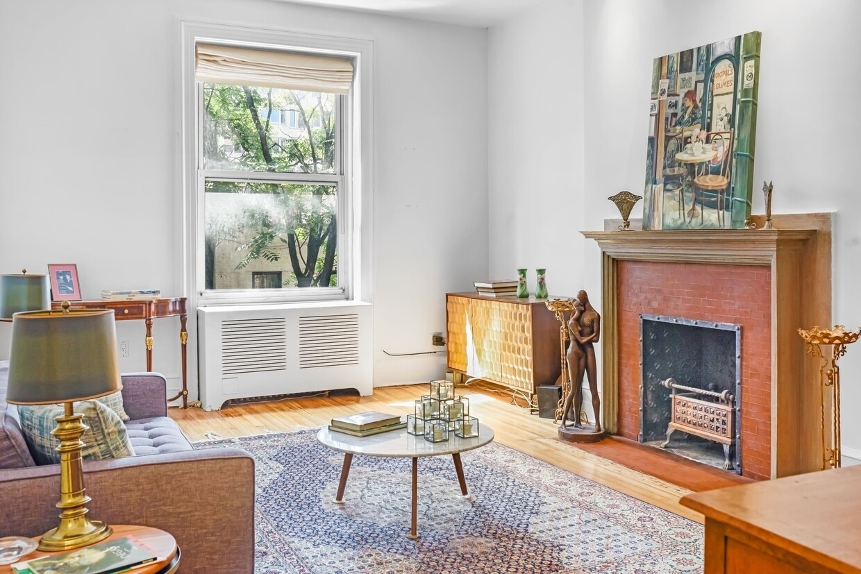 Primary Photo - 20 E 84th St